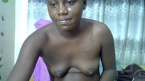 Snapshot of happybree_ chatting on August 6, 2:13 am happybree_ online show from August 6, 2:13 am
