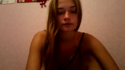 Snapshot of happyemily18 chatting on October 25, 6:35 pm happyemily  online show from October 25, 6:35 pm