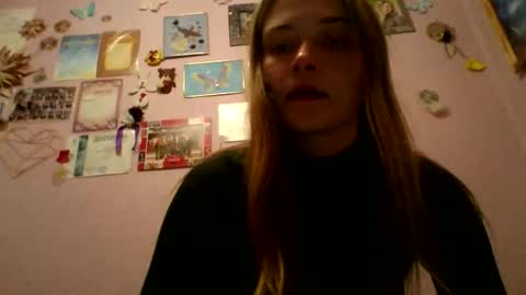 Snapshot of happyemily18 chatting on October 31, 7:15 pm happyemily online show from October 31, 7:15 pm