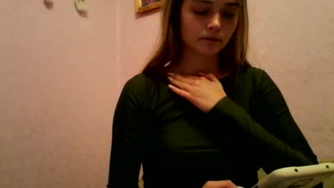 Snapshot of happyemily18 chatting on November 11, 7:25 pm happyemily online show from November 11, 7:25 pm