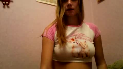 Snapshot of happyemily18 chatting on November 25, 9:59 pm happyemily online show from November 25, 9:59 pm