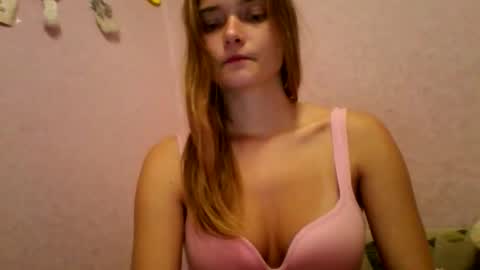 Snapshot of happyemily18 chatting on November 28, 9:17 pm happyemily online show from November 28, 9:17 pm