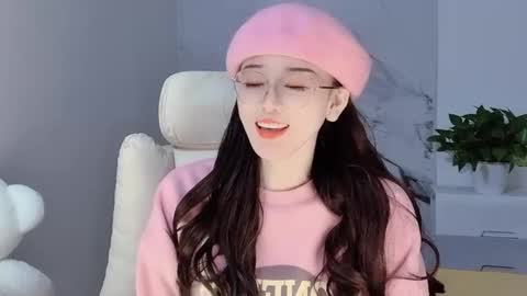 Snapshot of happysweetie168 chatting on December 7, 1:40 pm Daisy online show from December 7, 1:40 pm