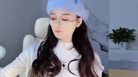 Snapshot of happysweetie168 chatting on December 8, 6:43 am Daisy online show from December 8, 6:43 am