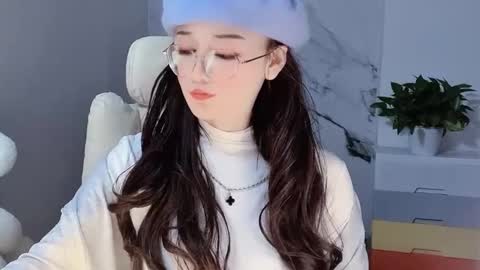 Snapshot of happysweetie168 chatting on December 8, 5:33 pm Daisy online show from December 8, 5:33 pm