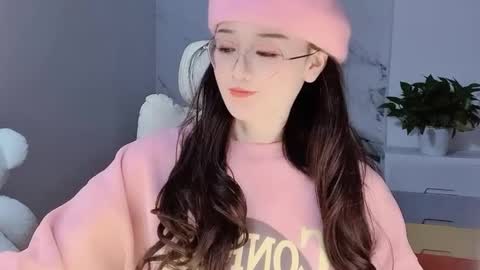 Snapshot of happysweetie168 chatting on December 10, 3:55 pm Daisy online show from December 10, 3:55 pm