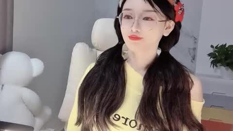 Snapshot of happysweetie168 chatting on February 18, 4:37 am Daisy online show from February 18, 4:37 am