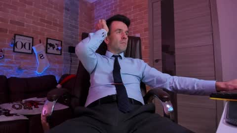 Snapshot of hard_and_juici chatting on January 7, 1:35 pm Steve online show from January 7, 1:35 pm