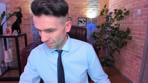 Snapshot of hard_and_juici chatting on February 2, 11:51 am Steve online show from February 2, 11:51 am