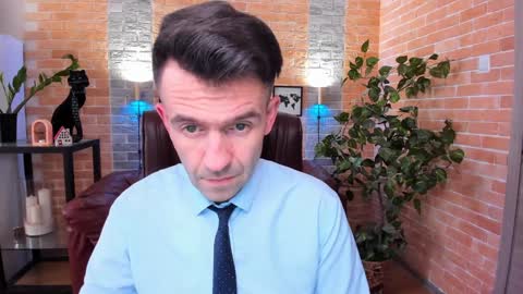 Snapshot of hard_and_juici chatting on February 4, 12:00 pm Steve online show from February 4, 12:00 pm