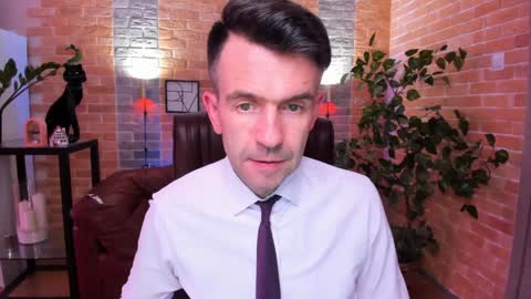 Snapshot of hard_and_juici chatting on February 6, 2:04 pm Steve online show from February 6, 2:04 pm