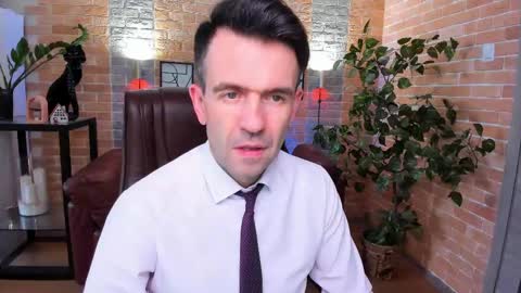 Snapshot of hard_and_juici chatting on February 13, 10:44 am Steve online show from February 13, 10:44 am