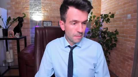 Snapshot of hard_and_juici chatting on February 16, 4:42 pm Steve online show from February 16, 4:42 pm