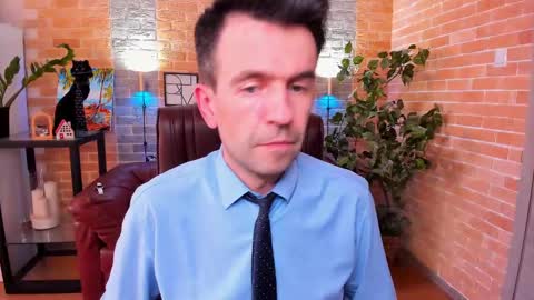 Snapshot of hard_and_juici chatting on February 25, 2:22 pm Steve online show from February 25, 2:22 pm