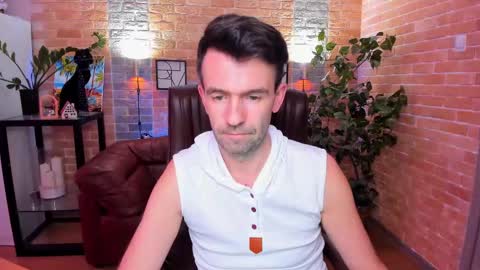 Snapshot of hard_and_juici chatting on February 28, 3:59 pm Steve online show from February 28, 3:59 pm