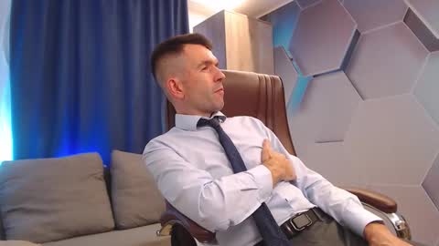 Snapshot of hard_and_juici chatting on September 23, 11:35 am Steve online show from September 23, 11:35 am