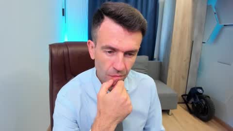 Snapshot of hard_and_juici chatting on October 1, 7:36 am Steve online show from October 1, 7:36 am