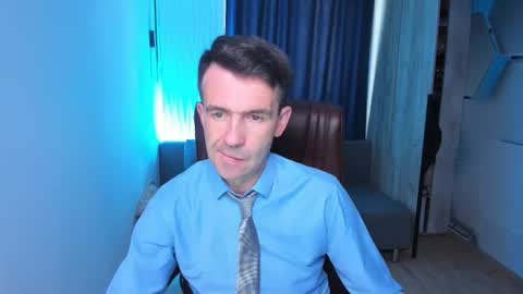 Snapshot of hard_and_juici chatting on October 9, 10:57 am Steve online show from October 9, 10:57 am