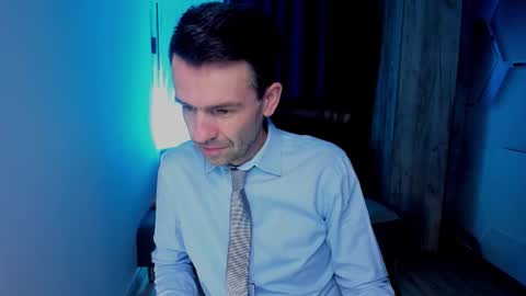 Snapshot of hard_and_juici chatting on October 19, 3:40 am Steve online show from October 19, 3:40 am