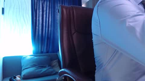 Snapshot of hard_and_juici chatting on October 21, 9:54 am Steve online show from October 21, 9:54 am