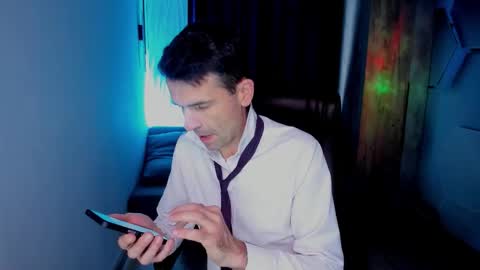 Snapshot of hard_and_juici chatting on October 24, 12:01 pm Steve online show from October 24, 12:01 pm