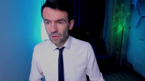 Snapshot of hard_and_juici chatting on October 27, 3:32 am Steve online show from October 27, 3:32 am