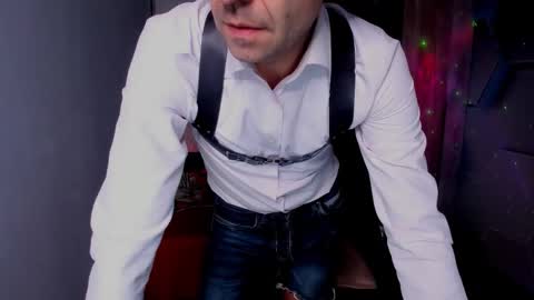 Snapshot of hard_and_juici chatting on November 2, 3:20 am Steve online show from November 2, 3:20 am