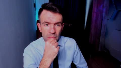 Snapshot of hard_and_juici chatting on November 11, 11:32 am Steve online show from November 11, 11:32 am