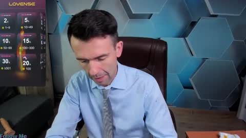 Snapshot of hard_and_juici chatting on November 18, 12:42 pm Steve online show from November 18, 12:42 pm