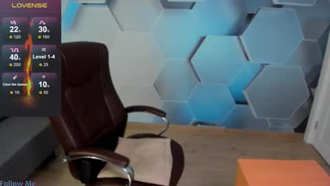 Snapshot of hard_and_juici chatting on November 28, 8:17 am Steve online show from November 28, 8:17 am