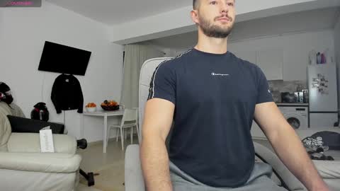 Snapshot of hard_chriss chatting on December 4, 5:16 am Hard Cock online show from December 4, 5:16 am