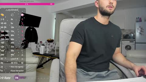 Snapshot of hard_chriss chatting on December 21, 11:33 am Hard Cock online show from December 21, 11:33 am