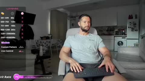 Snapshot of hard_chriss chatting on September 18, 4:47 am Hard Cock online show from September 18, 4:47 am