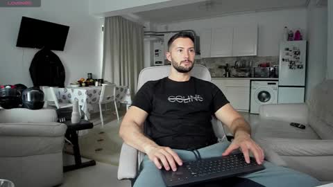 Snapshot of hard_chriss chatting on October 5, 2:59 pm Hard Cock online show from October 5, 2:59 pm