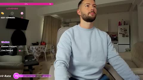 Snapshot of hard_chriss chatting on October 19, 7:20 am Hard Cock online show from October 19, 7:20 am