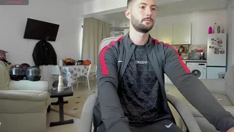 Snapshot of hard_chriss chatting on October 20, 12:49 pm Hard Cock online show from October 20, 12:49 pm