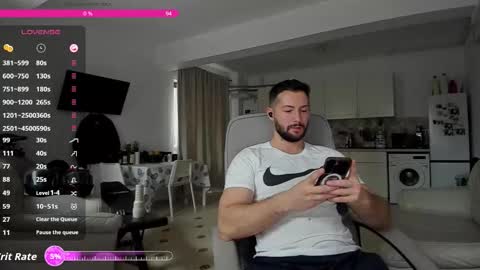 Snapshot of hard_chriss chatting on November 15, 8:33 am Hard Cock online show from November 15, 8:33 am