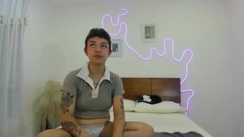 Snapshot of hardcoreheat_ind chatting on February 14, 11:12 pm kade and demi independent models online show from February 14, 11:12 pm