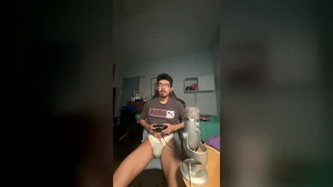 Snapshot of harddmikee chatting on June 26, 2:27 am harddmikee online show from June 26, 2:27 am