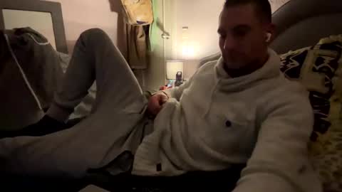 Snapshot of hardnstyle chatting on January 17, 5:00 am HARD AND STYLE online show from January 17, 5:00 am