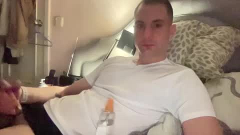 Snapshot of hardnstyle chatting on March 4, 1:12 am HARD AND STYLE online show from March 4, 1:12 am