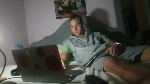 Snapshot of hardnstyle chatting on September 22, 1:07 am HARD AND STYLE online show from September 22, 1:07 am