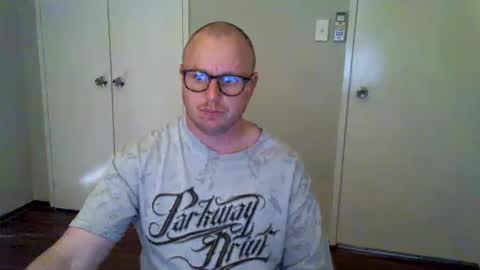 Snapshot of hardon911 chatting on February 24, 5:22 am Stand Lee online show from February 24, 5:22 am