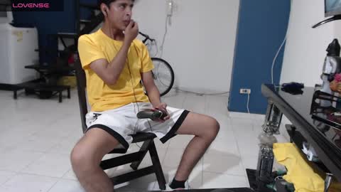 Snapshot of hardsexlove08 chatting on December 25, 1:20 am Andres Dean online show from December 25, 1:20 am