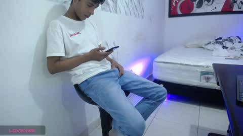 Snapshot of hardsexlove08 chatting on December 29, 1:45 am Andres Dean online show from December 29, 1:45 am