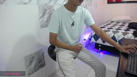 Snapshot of hardsexlove08 chatting on January 5, 1:36 pm Andres Dean online show from January 5, 1:36 pm