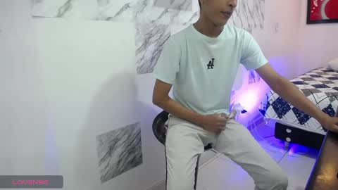 Snapshot of hardsexlove08 chatting on January 5, 7:49 pm Andres Dean online show from January 5, 7:49 pm