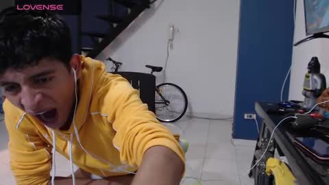 Snapshot of hardsexlove08 chatting on February 17, 1:36 am Andres Dean online show from February 17, 1:36 am