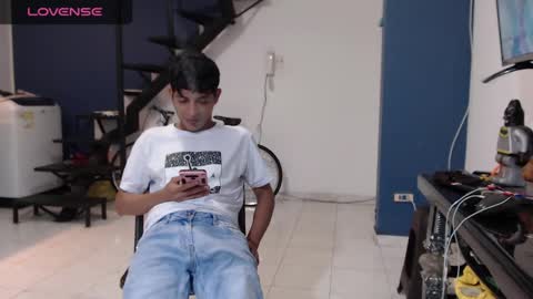 Snapshot of hardsexlove08 chatting on February 25, 1:09 am Andres Dean online show from February 25, 1:09 am