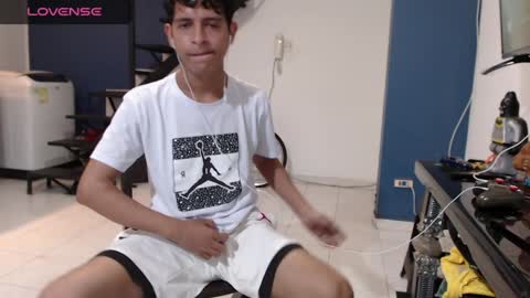 Snapshot of hardsexlove08 chatting on February 26, 1:00 am Andres Dean online show from February 26, 1:00 am